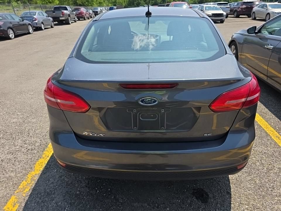 Used 2018 Ford Focus SE FWD image 4