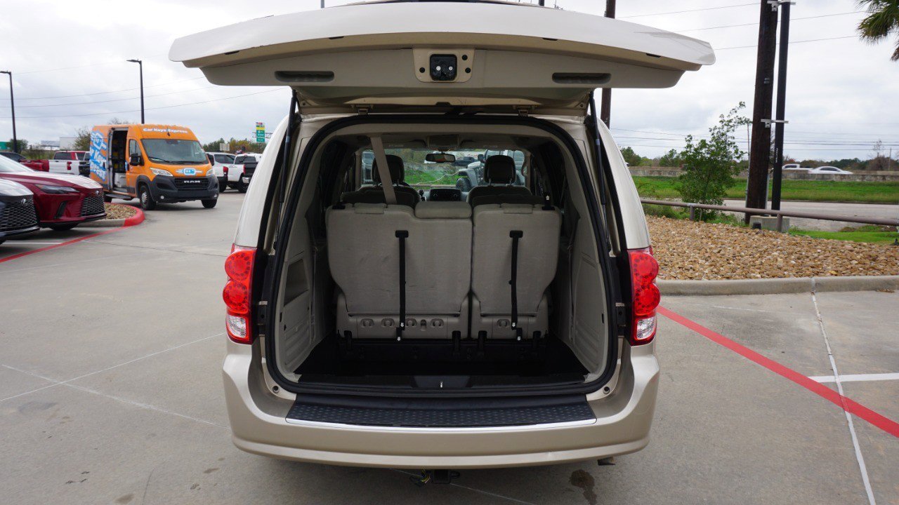 Used 2013 Dodge Grand Caravan SE image 30