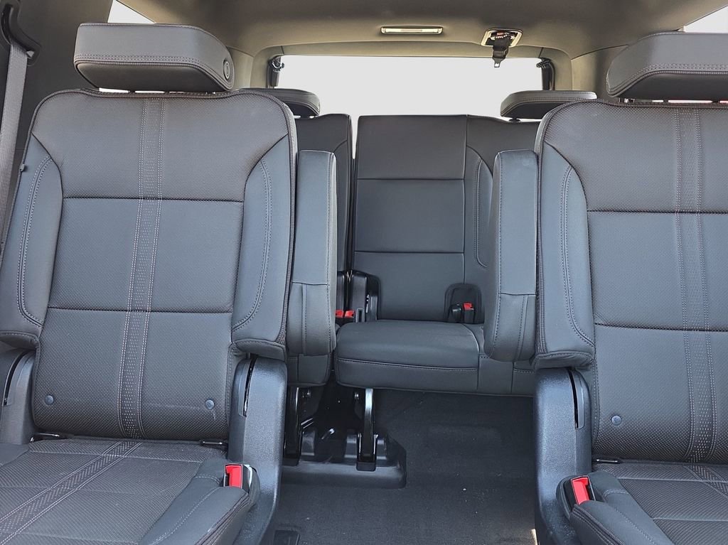 Used 2025 Chevrolet Tahoe High Country AWD/4WD image 12