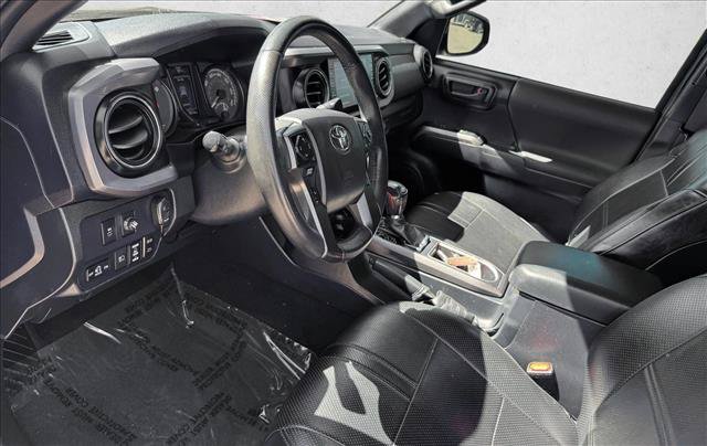 Certified 2021 Toyota Tacoma TRD Off-Road AWD/4WD image 11