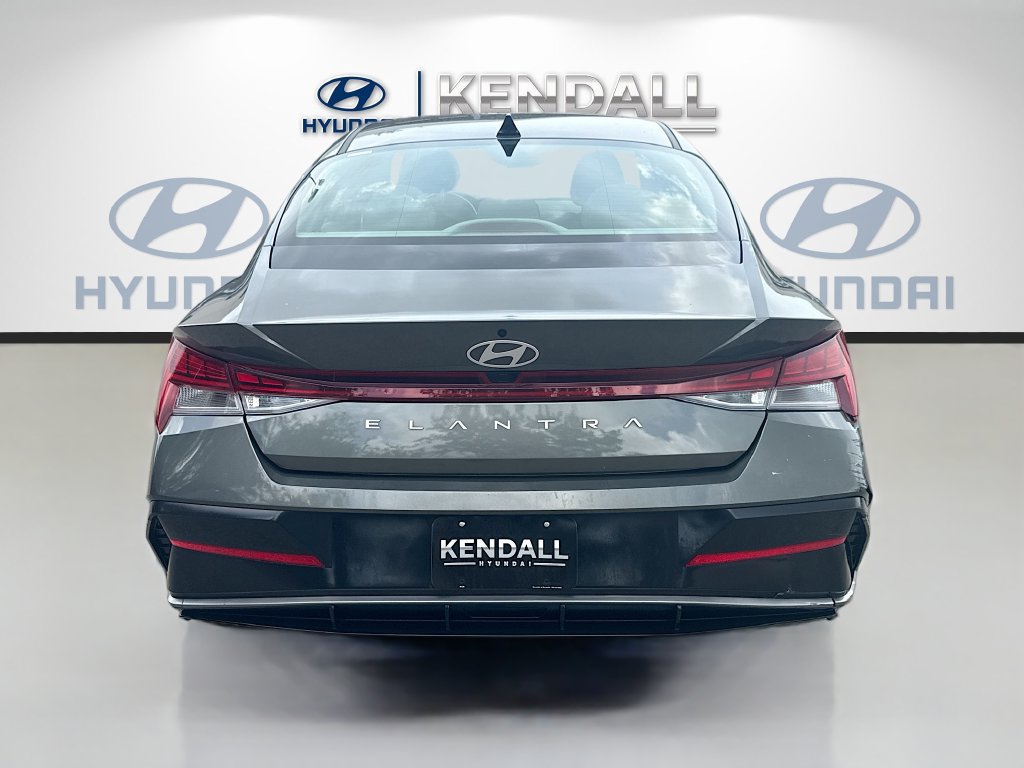 Used 2024 Hyundai Elantra SEL w/ Convenience Package FWD image 5