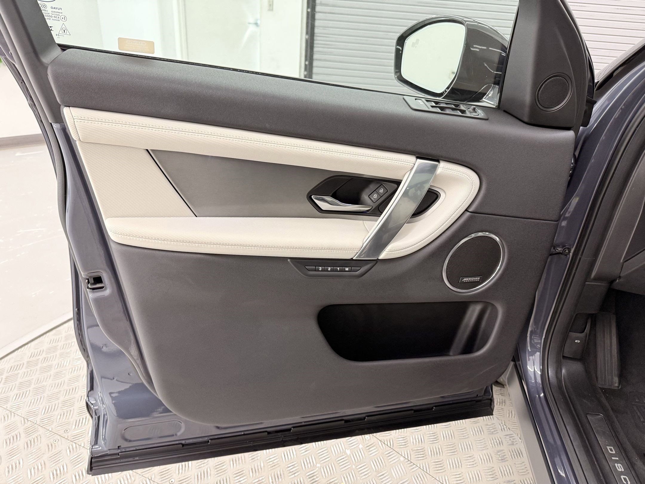 Certified 2025 Land Rover Discovery Sport Dynamic SE AWD/4WD image 18