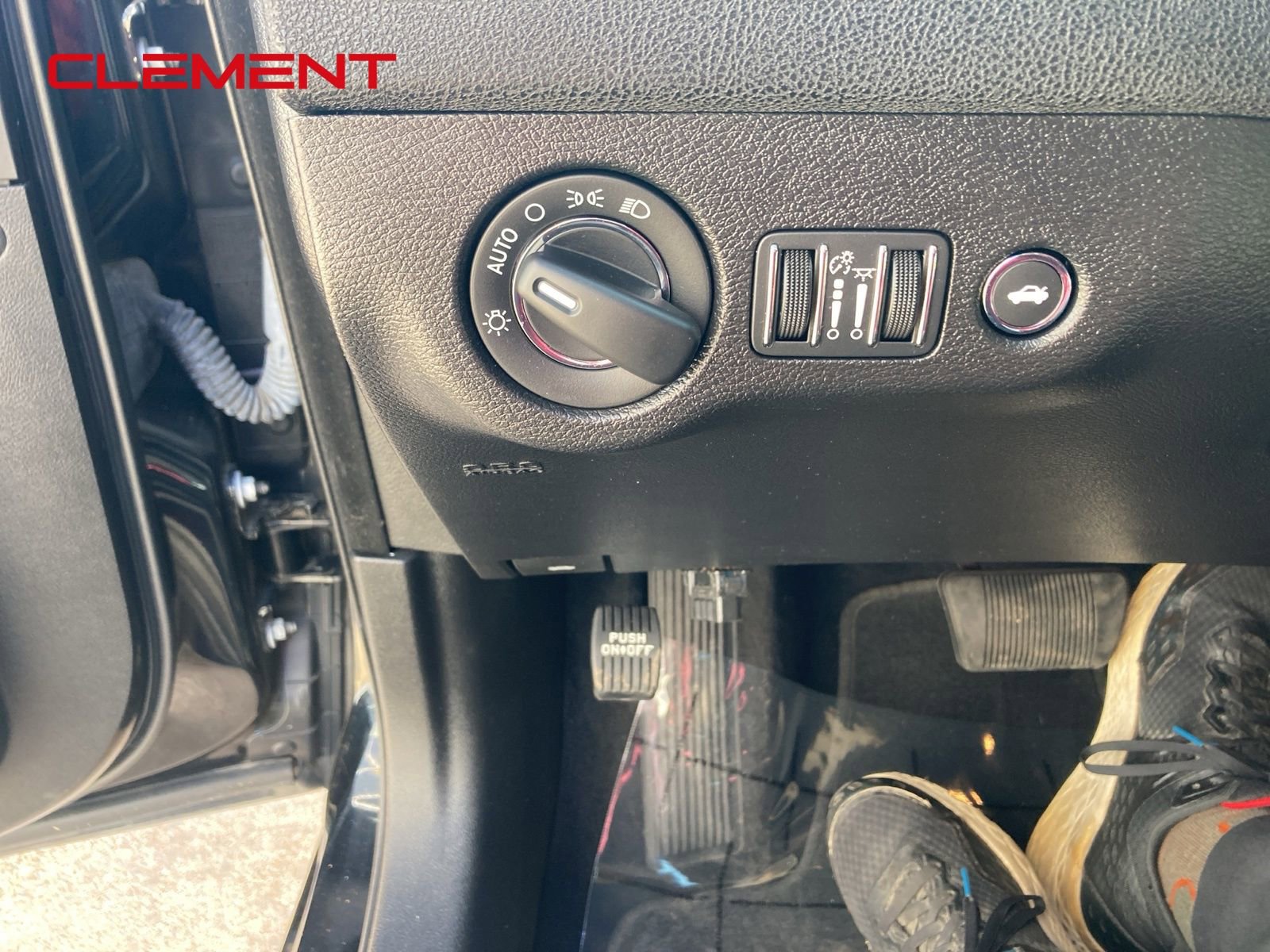 Used 2021 Chrysler 300 Touring image 13