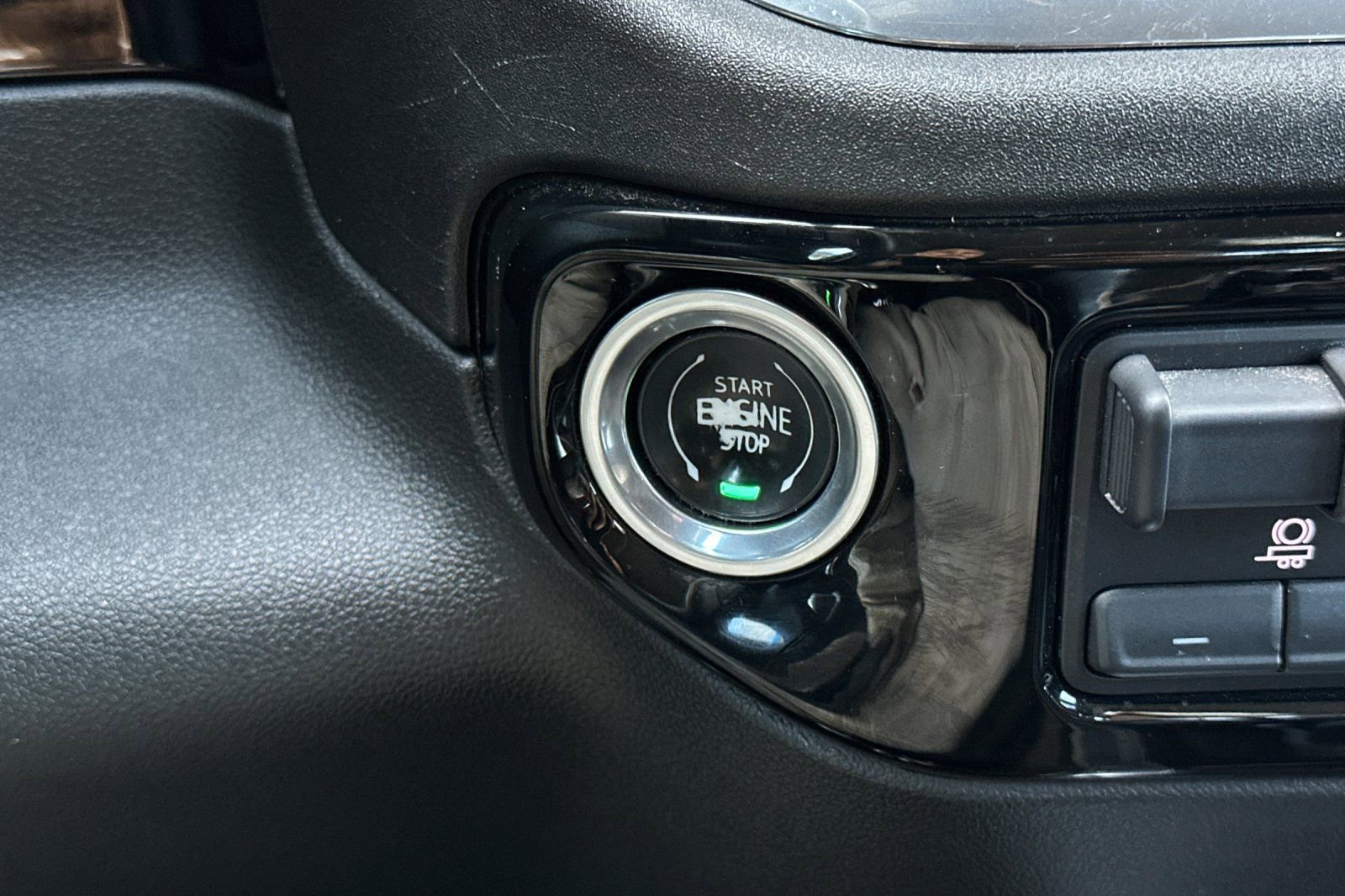 Used 2024 Chevrolet Silverado 1500 LT w/ Convenience Package II image 29