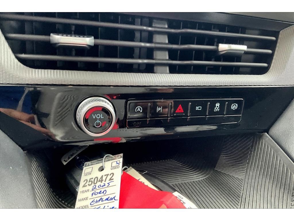 Used 2025 Ford Explorer ST-Line image 34