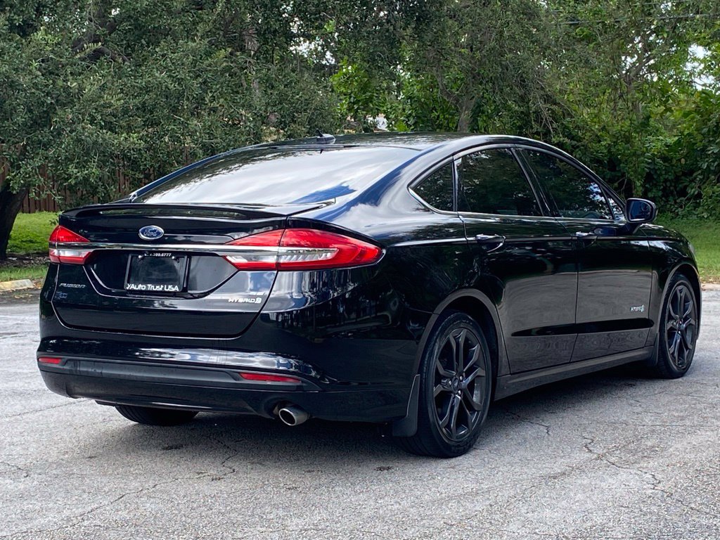 Used 2018 Ford Fusion SE w/ Equipment Group 601A FWD image 7