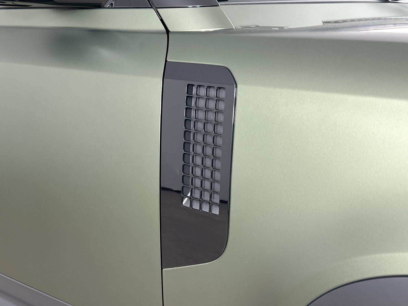 New 2026 Land Rover Defender 110 S AWD/4WD image 9