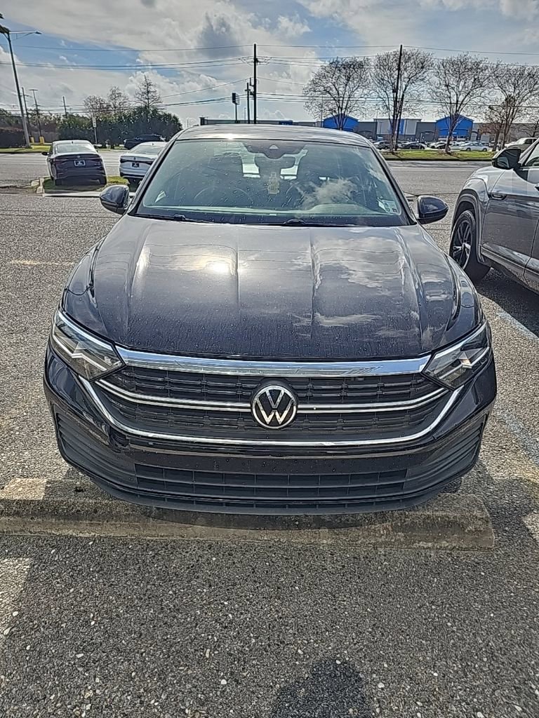 Used 2023 Volkswagen Jetta SE w/ Panoramic Sunroof Package image 1