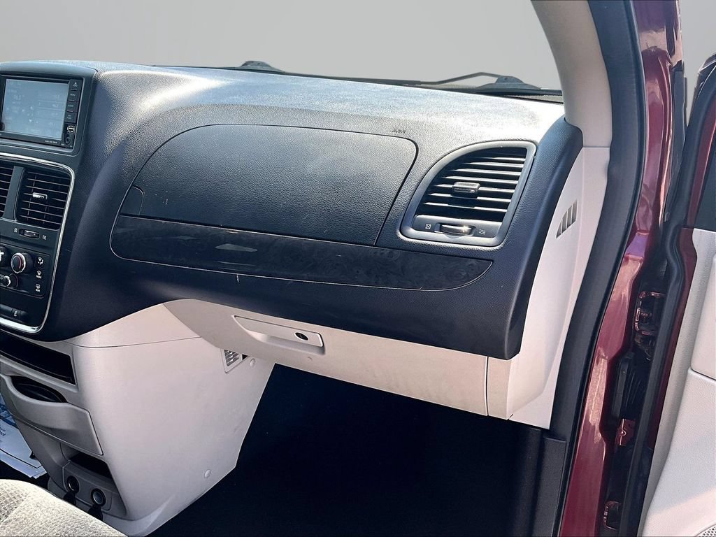 Used 2019 Dodge Grand Caravan SE FWD image 17
