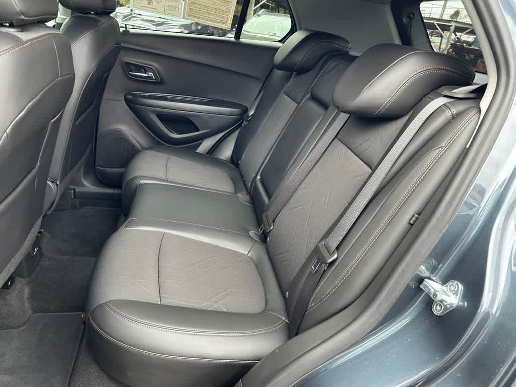 Used 2022 Chevrolet Trax LT w/ LT Convenience Package FWD image 13
