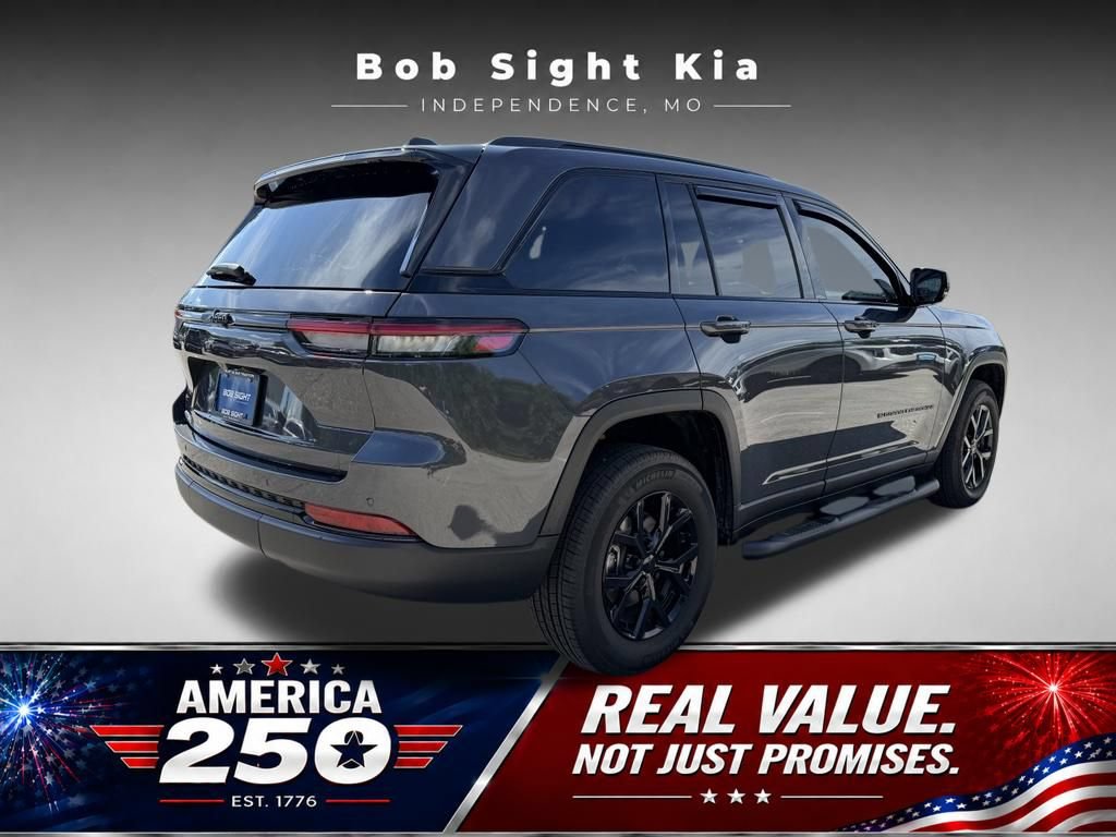 Used 2025 Jeep Grand Cherokee 4WD image 14