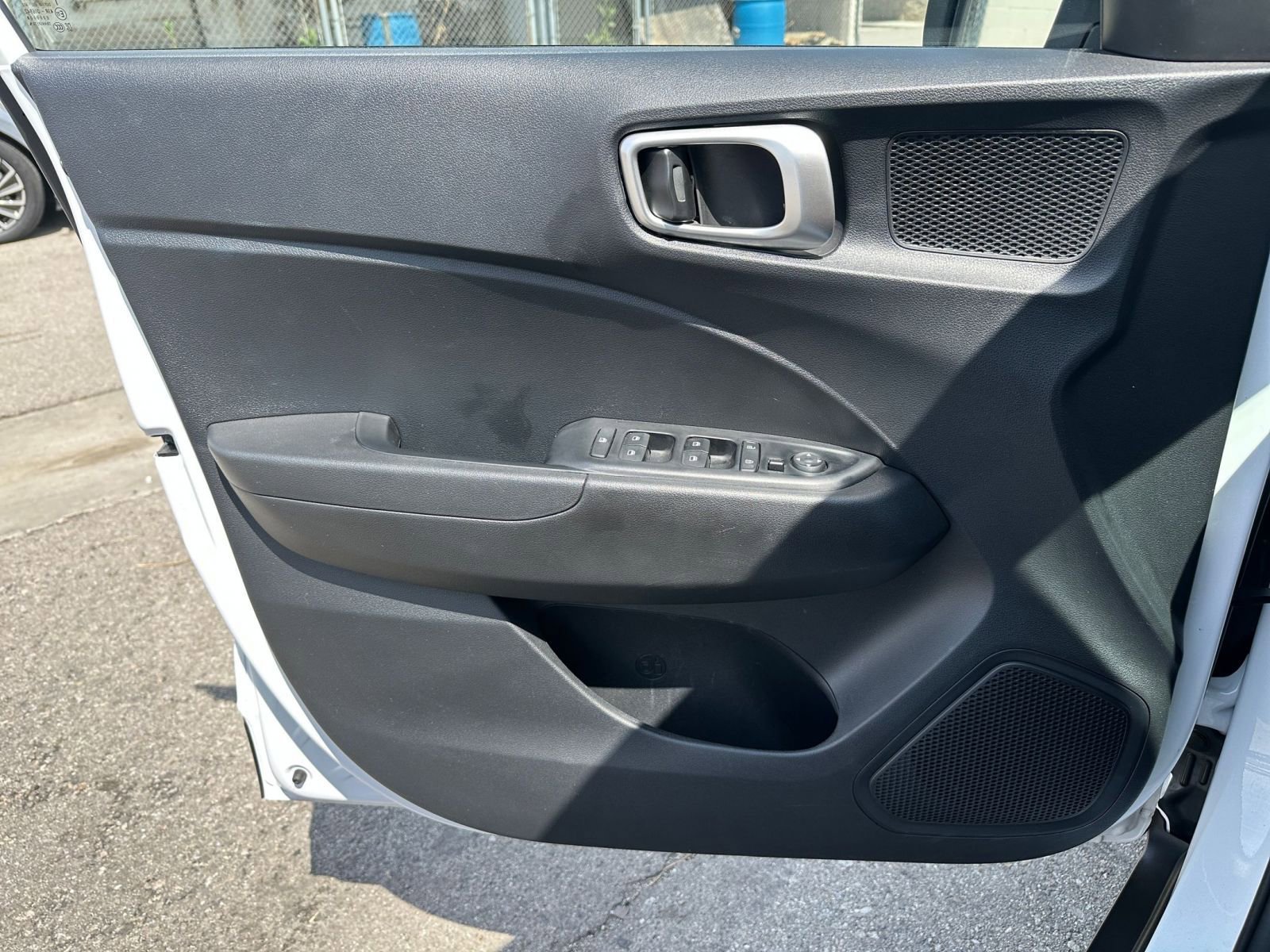 Used 2025 Hyundai Venue SEL image 18