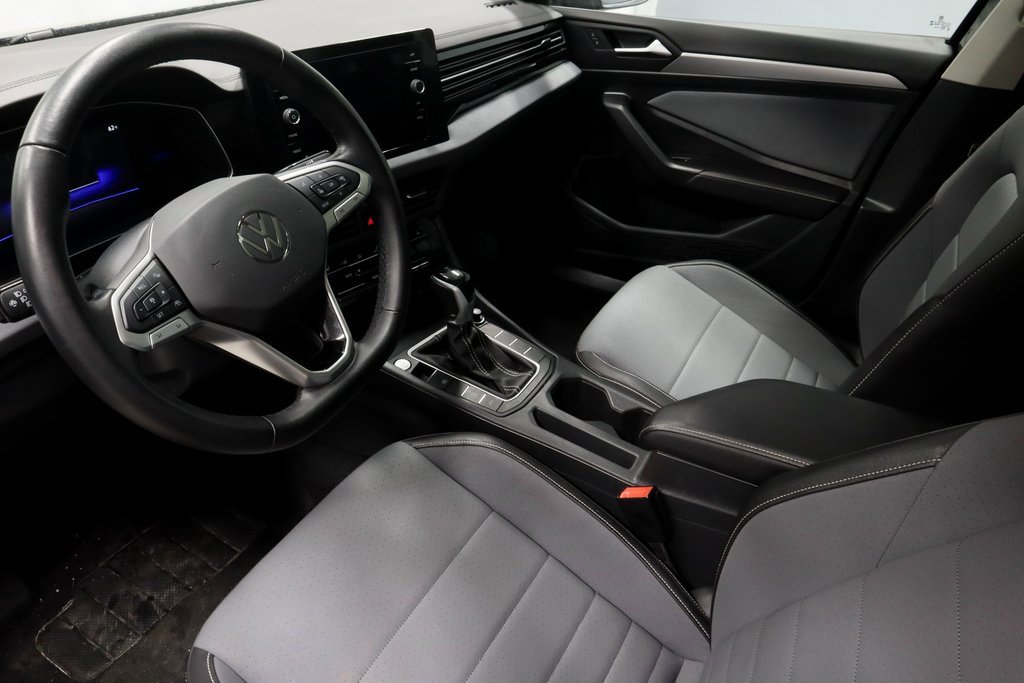 Used 2025 Volkswagen Jetta SE image 23