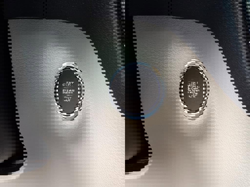 New 2026 Volvo XC40 B5 Ultra w/ Protection Package Premier image 25