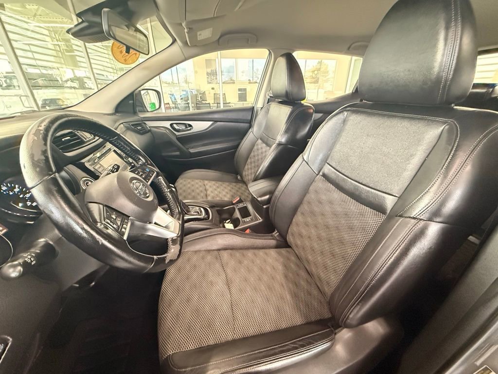 Used 2020 Nissan Rogue Sport SV w/ Technology Package image 13