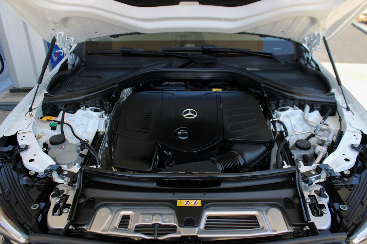 Used 2025 Mercedes-Benz GLC 350e 4MATIC image 12