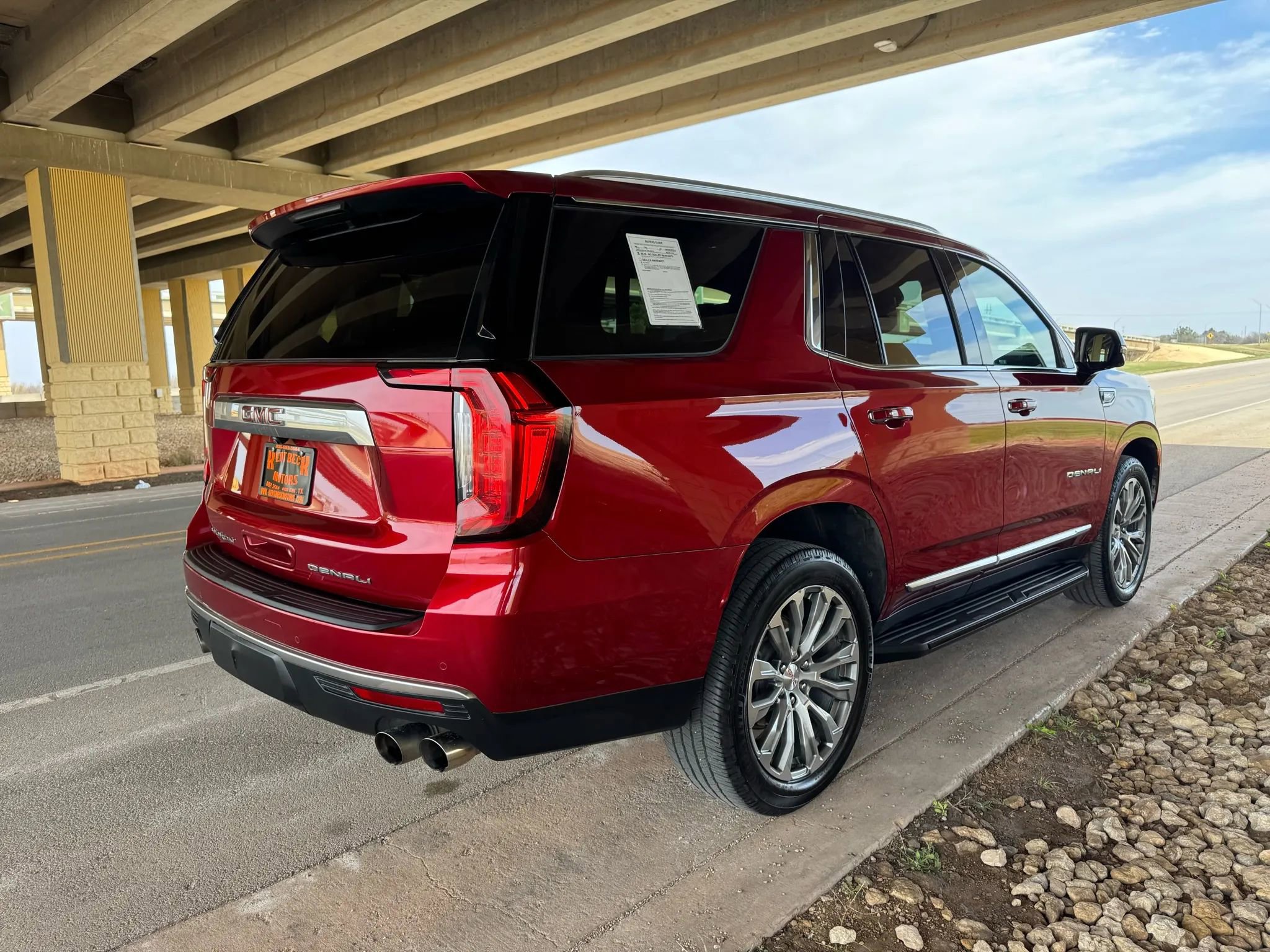 Used 2021 GMC Yukon Denali image 3