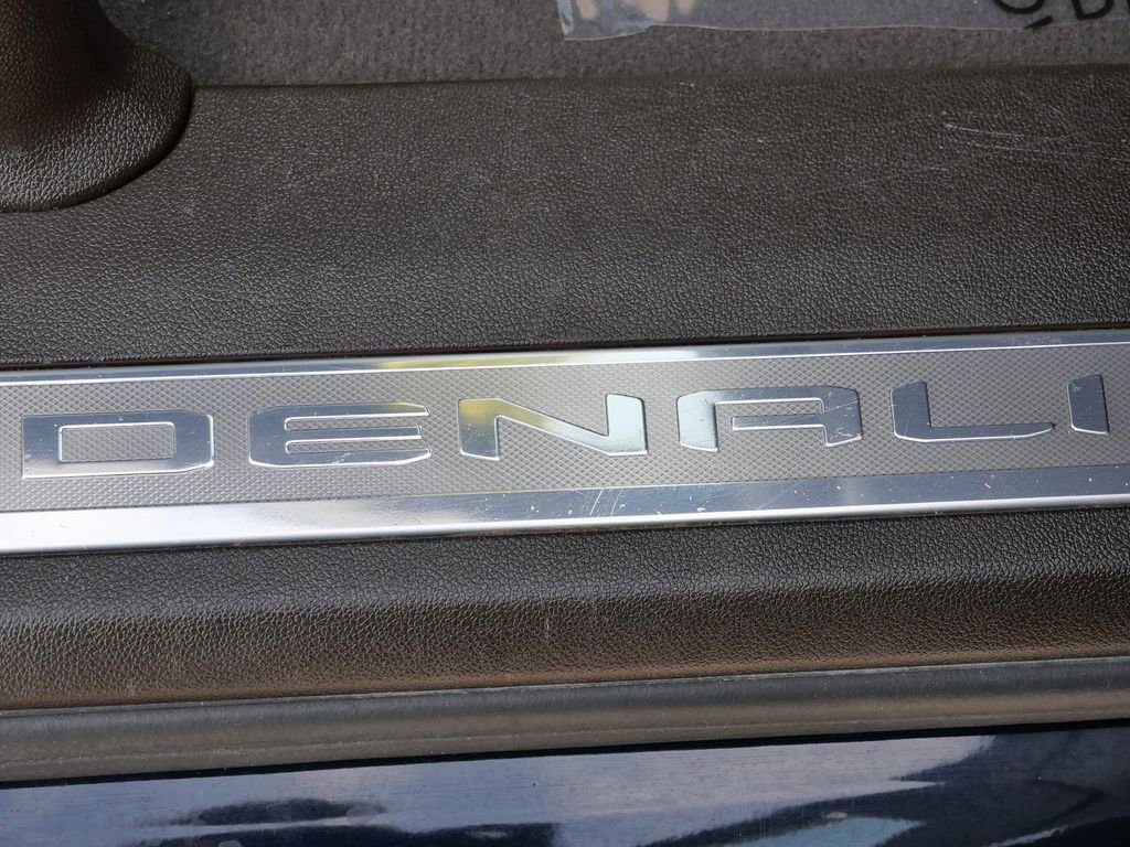 Used 2024 GMC Yukon Denali w/ Denali Reserve Package image 17