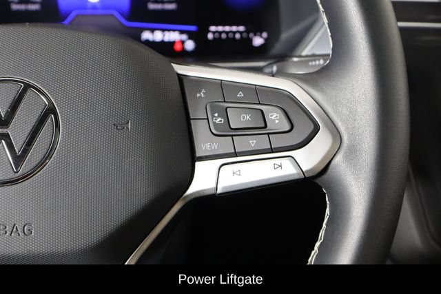 Used 2023 Volkswagen Tiguan SE R-Line AWD/4WD image 10