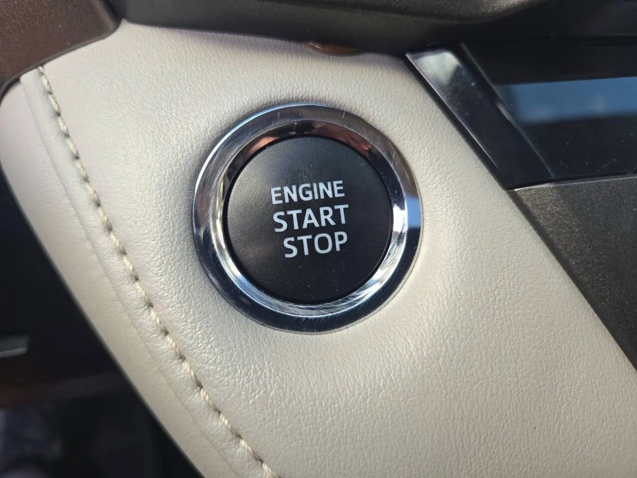 Used 2014 Toyota RAV4 Limited image 17