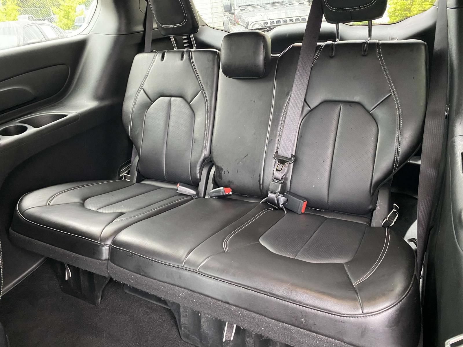 Used 2025 Chrysler Pacifica Select FWD image 12