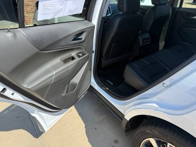 Used 2023 Chevrolet Equinox Premier AWD/4WD image 17