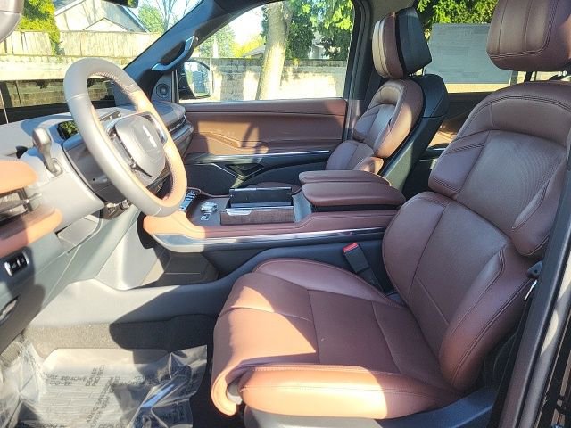 New 2026 Lincoln Navigator Reserve image 14