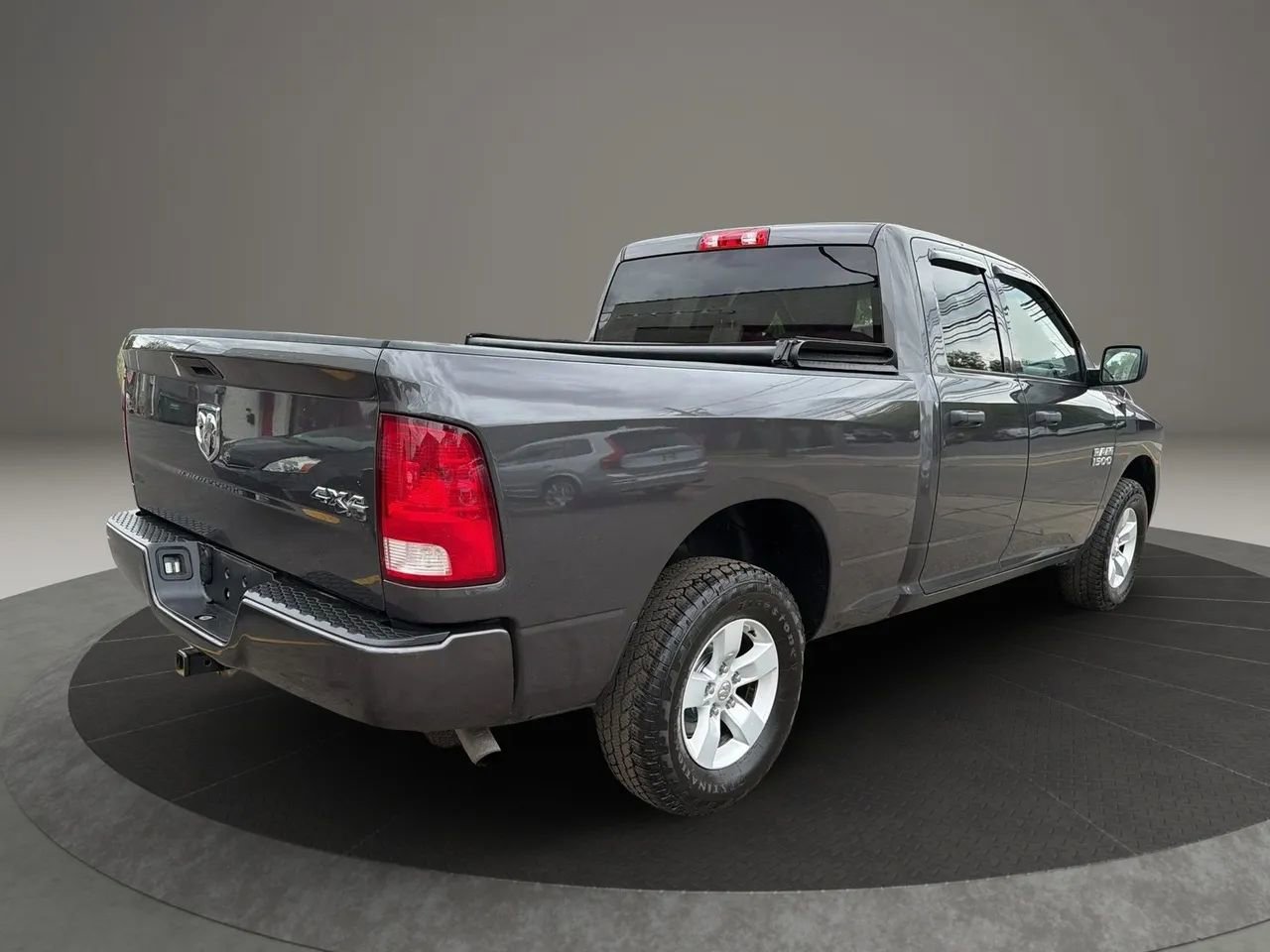 Used 2017 RAM 1500 Express AWD/4WD image 5