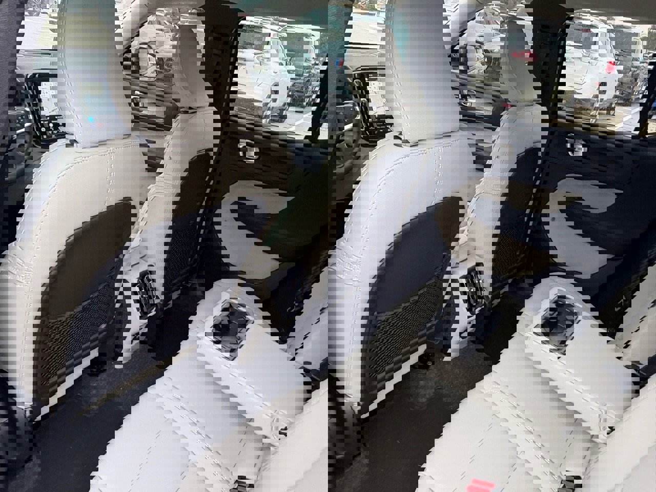 New 2026 Volvo XC40 B5 Ultra w/ Protection Package Premier image 24