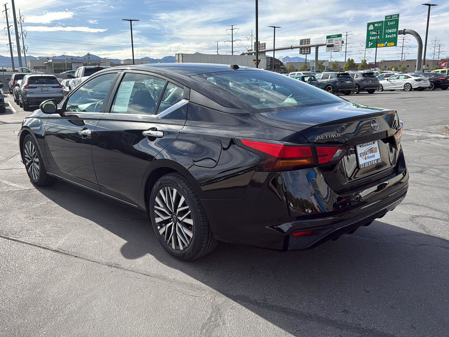 Used 2025 Nissan Altima 2.5 SV image 9