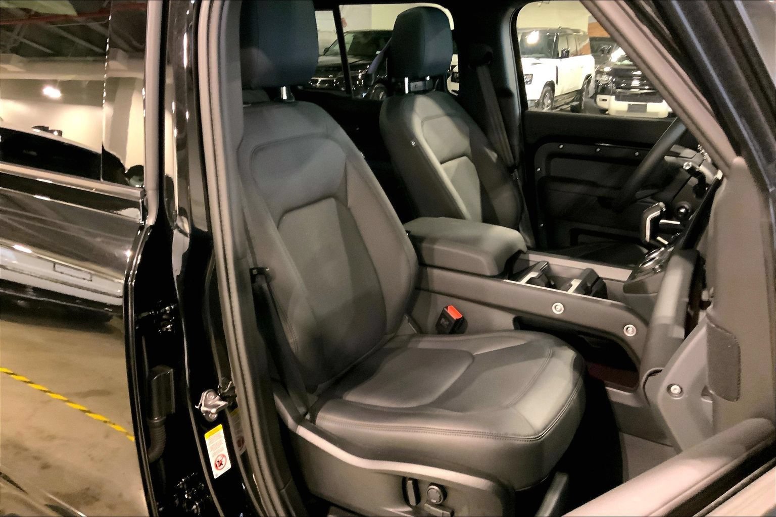 Certified 2025 Land Rover Defender 110 X-Dynamic SE AWD/4WD image 8
