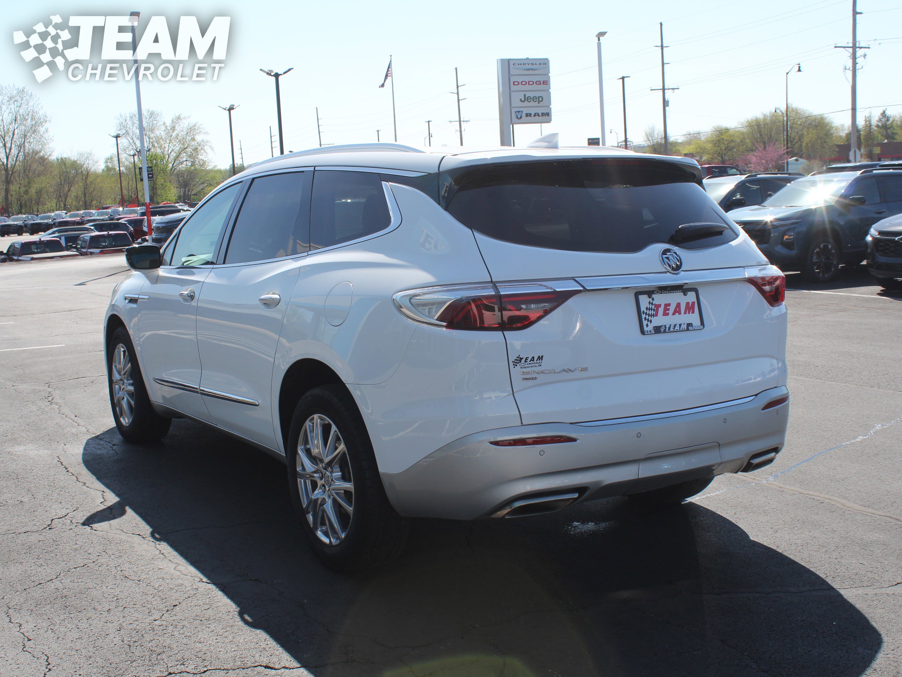 Used 2023 Buick Enclave Essence w/ Experience Buick Package AWD/4WD image 6