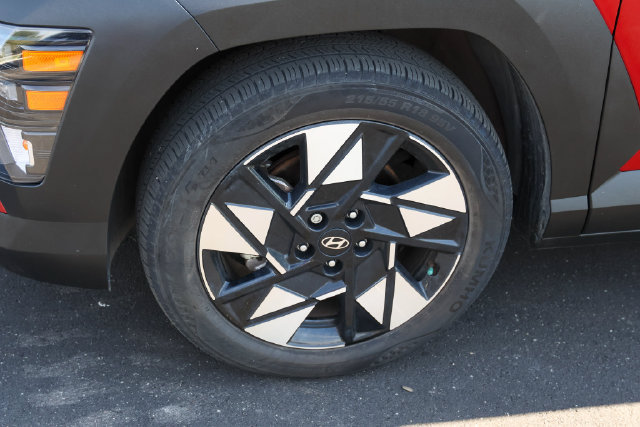 Used 2024 Hyundai Kona SEL w/ Convenience Package FWD image 7
