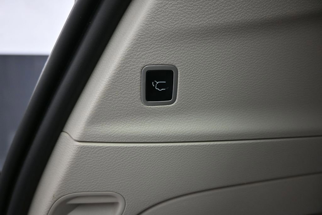 Used 2023 Chrysler Pacifica Touring-L FWD image 28