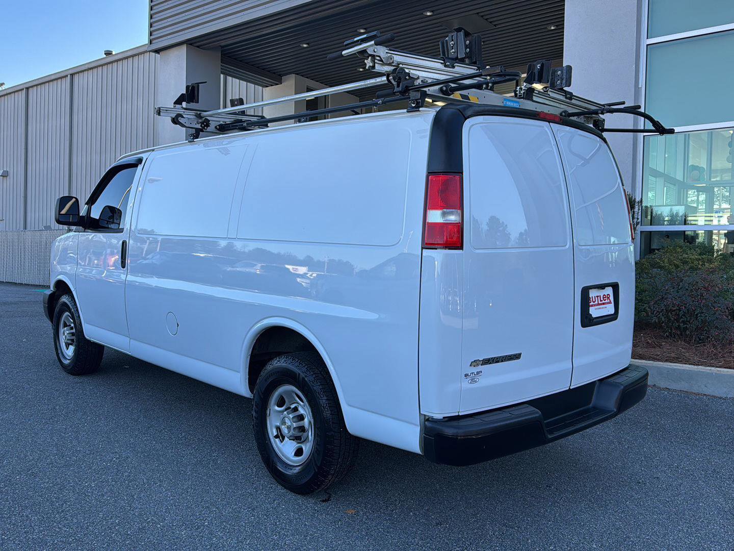 Used 2022 Chevrolet Express 2500 w/ Driver Convenience Package image 3