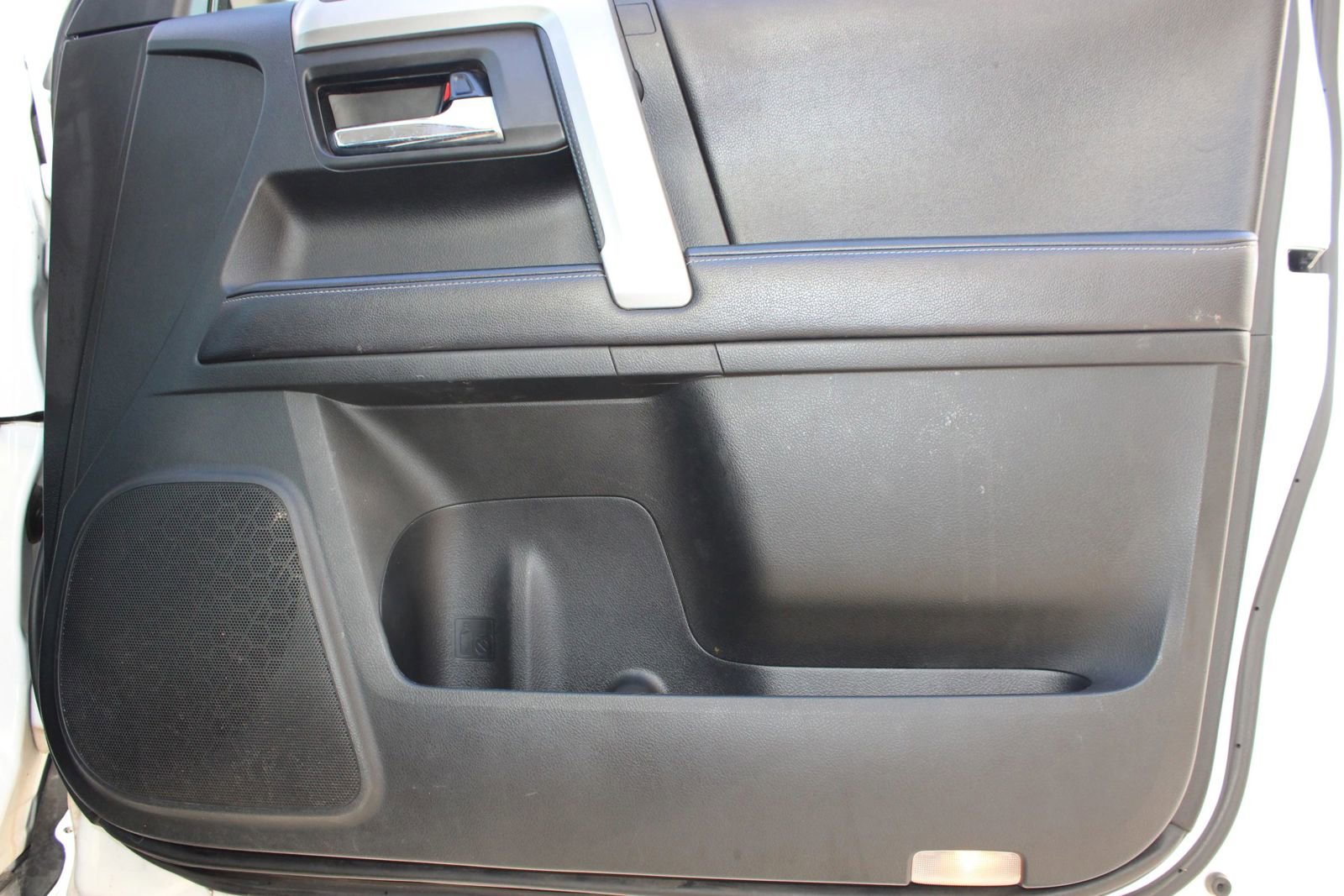 Used 2016 Toyota 4Runner SR5 Premium image 13