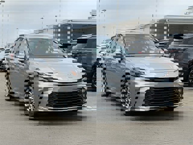 Used 2025 Toyota Camry LE image 2