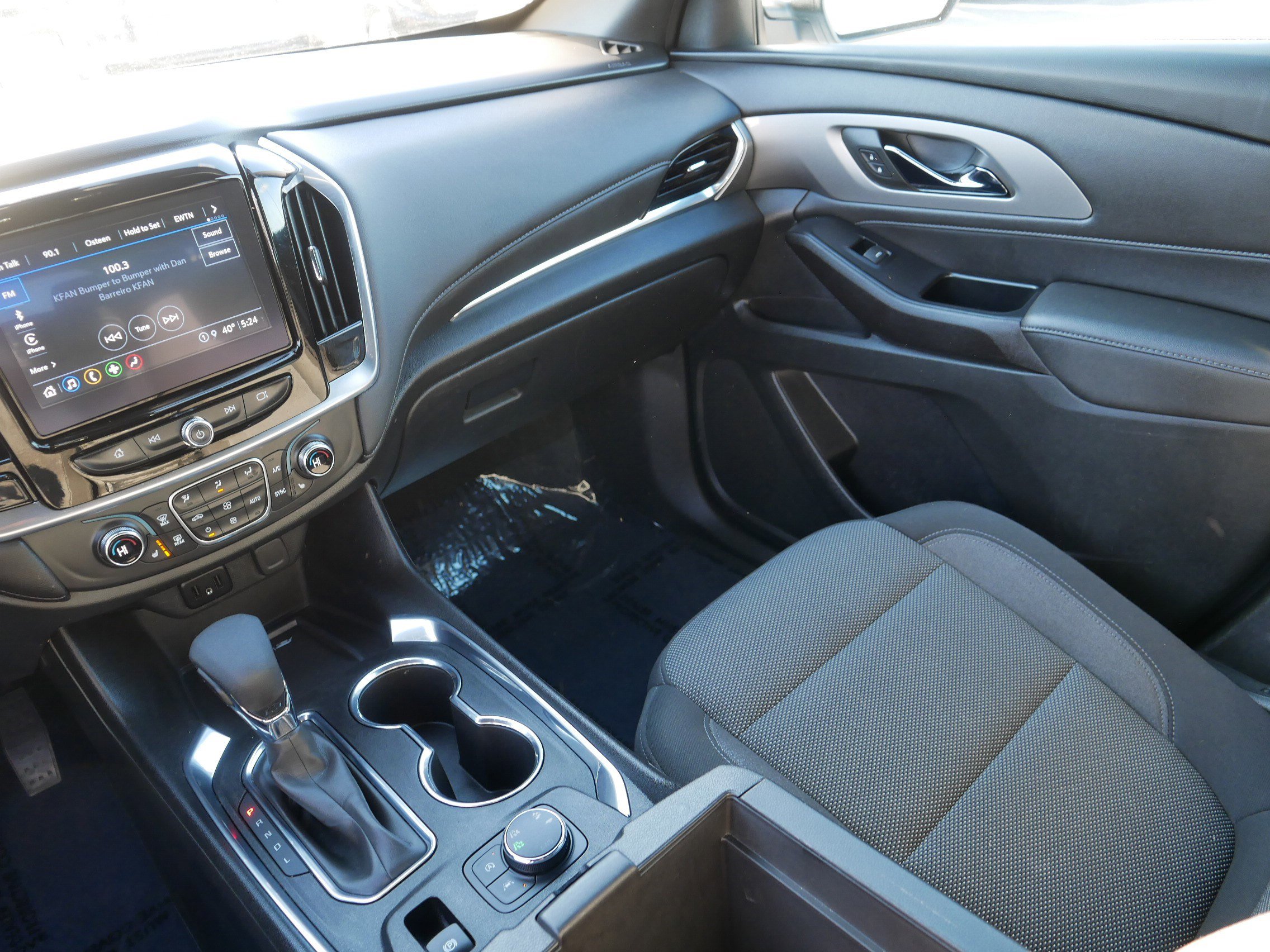 Used 2023 Chevrolet Traverse LT image 11