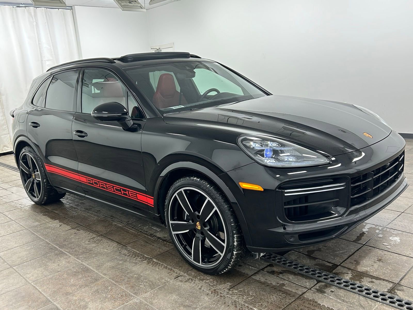 Used 2023 Porsche Cayenne Turbo image 7