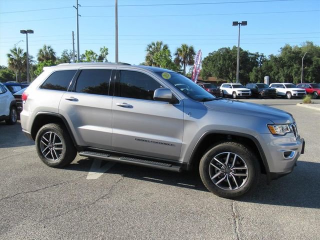 Used 2020 Jeep Grand Cherokee Laredo w/ Quick Order Package 2BN North AWD/4WD image 2