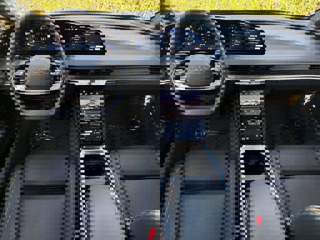 Used 2024 Lucid Air Touring image 11