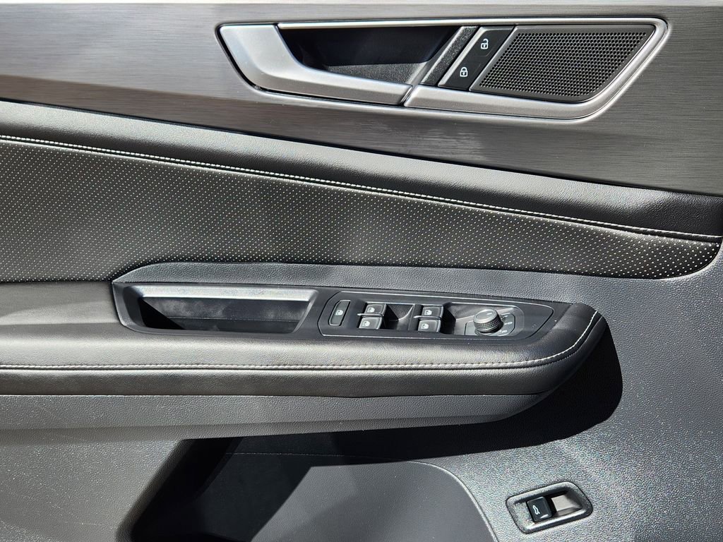 Used 2024 Volkswagen Atlas Cross Sport SE image 13