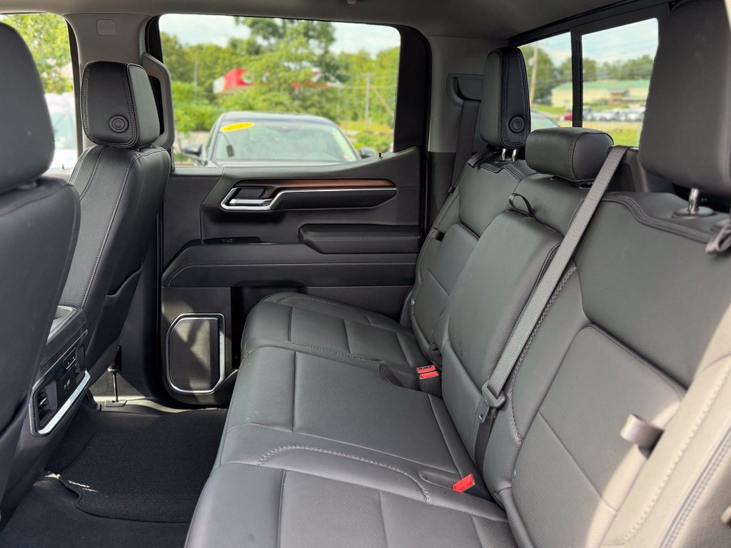 Used 2025 GMC Sierra 1500 Denali w/ Technology Package AWD/4WD image 7