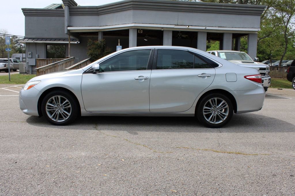 Used 2015 Toyota Camry SE image 4