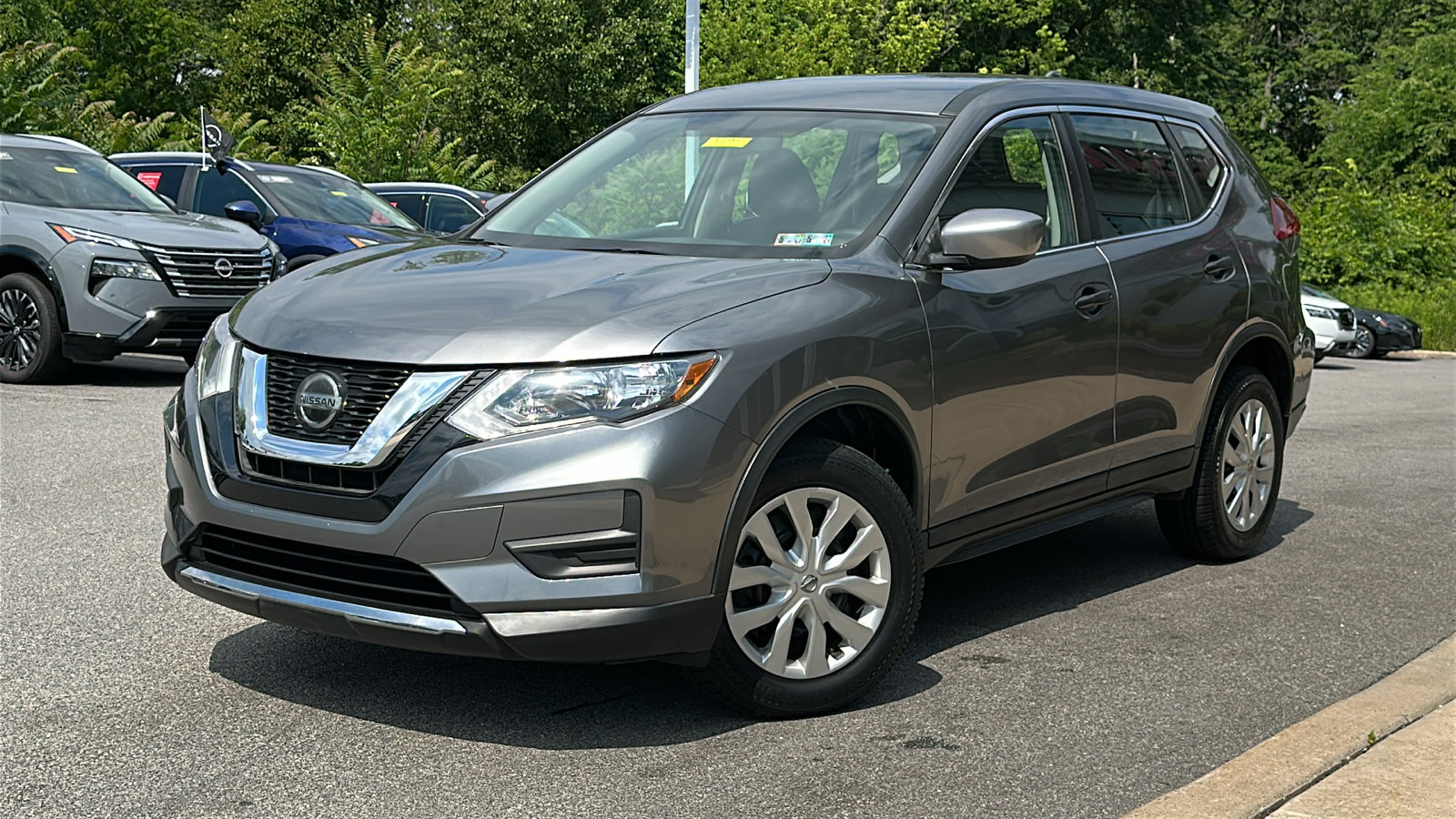 Used 2018 Nissan Rogue S AWD/4WD image 1