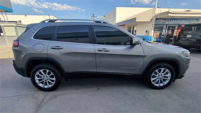 Used 2019 Jeep Cherokee Latitude w/ Popular Appearance Group image 9