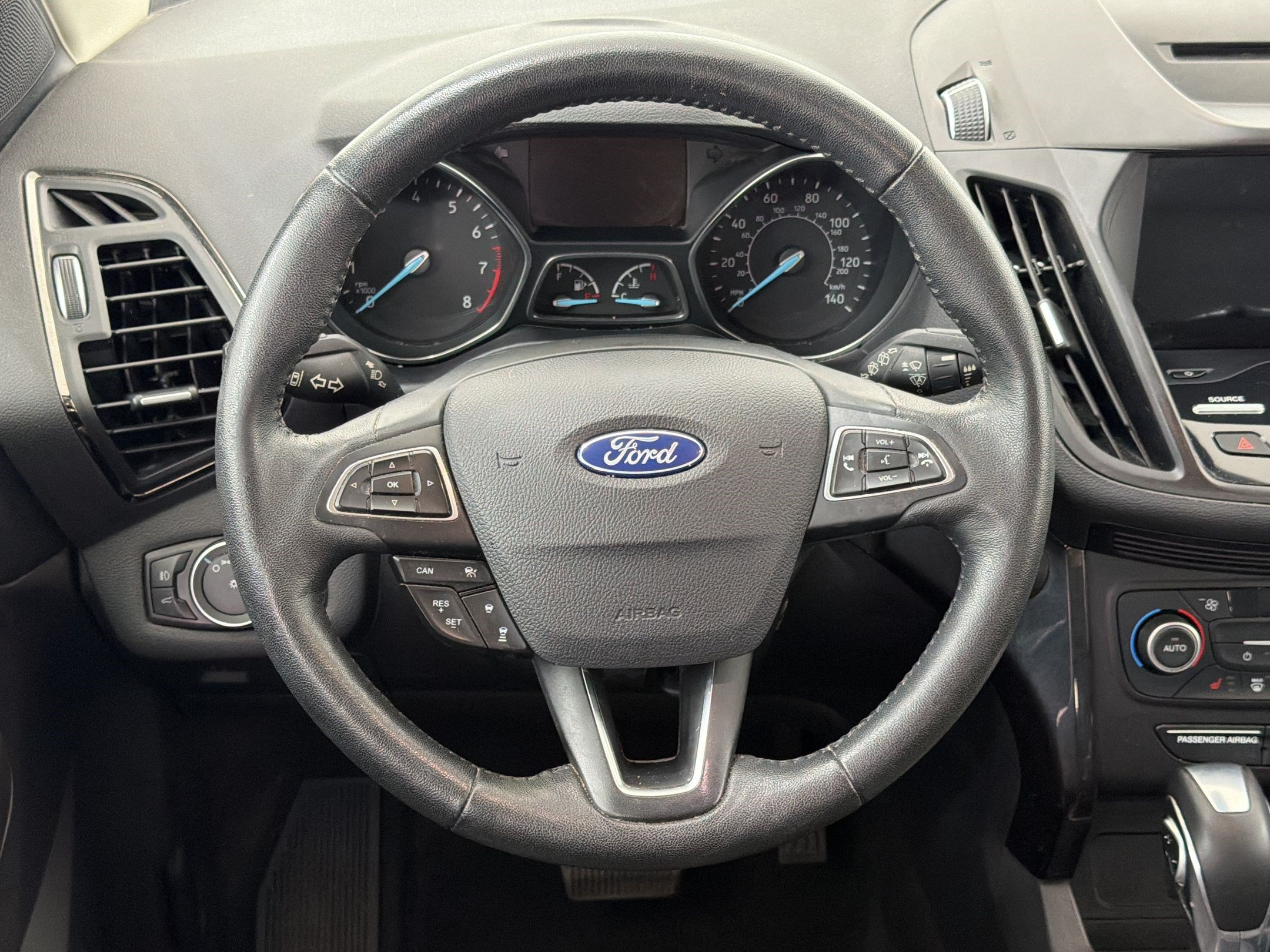 Used 2018 Ford Escape Titanium w/ Ford Safe & Smart Package FWD image 11