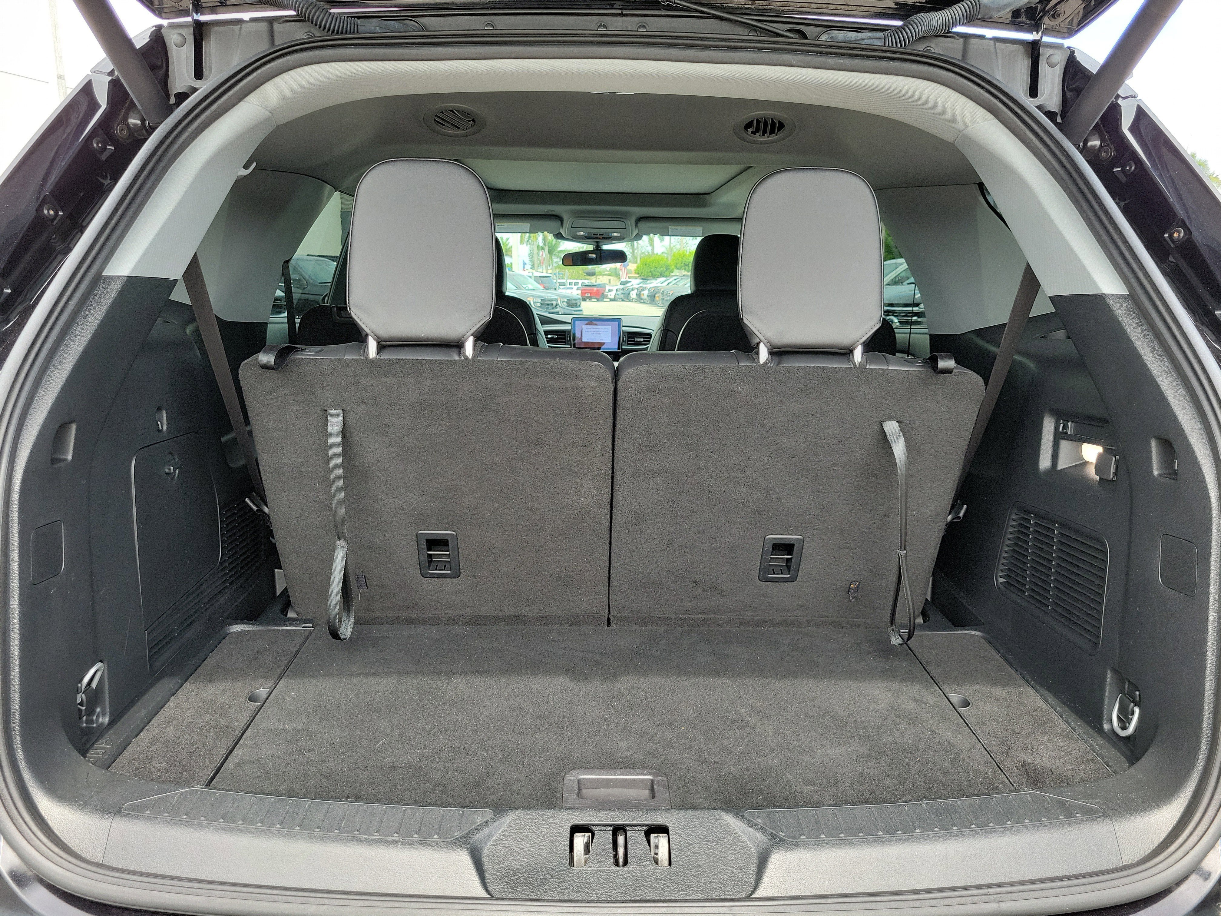 Used 2023 Ford Explorer XLT w/ Equipment Group 202A RWD image 17