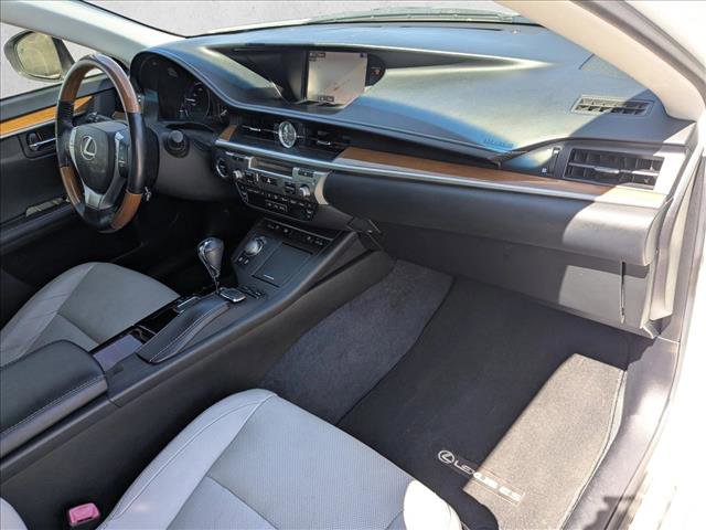 Used 2015 Lexus ES 300h w/ Navigation System Package image 23