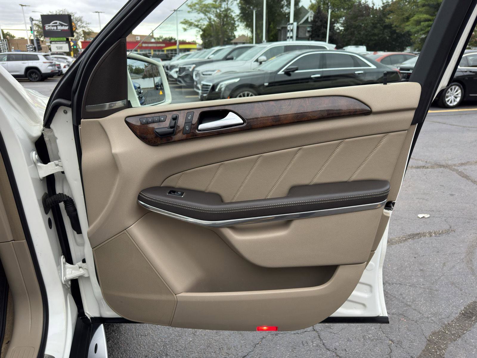 Used 2014 Mercedes-Benz GL 550 4MATIC image 37